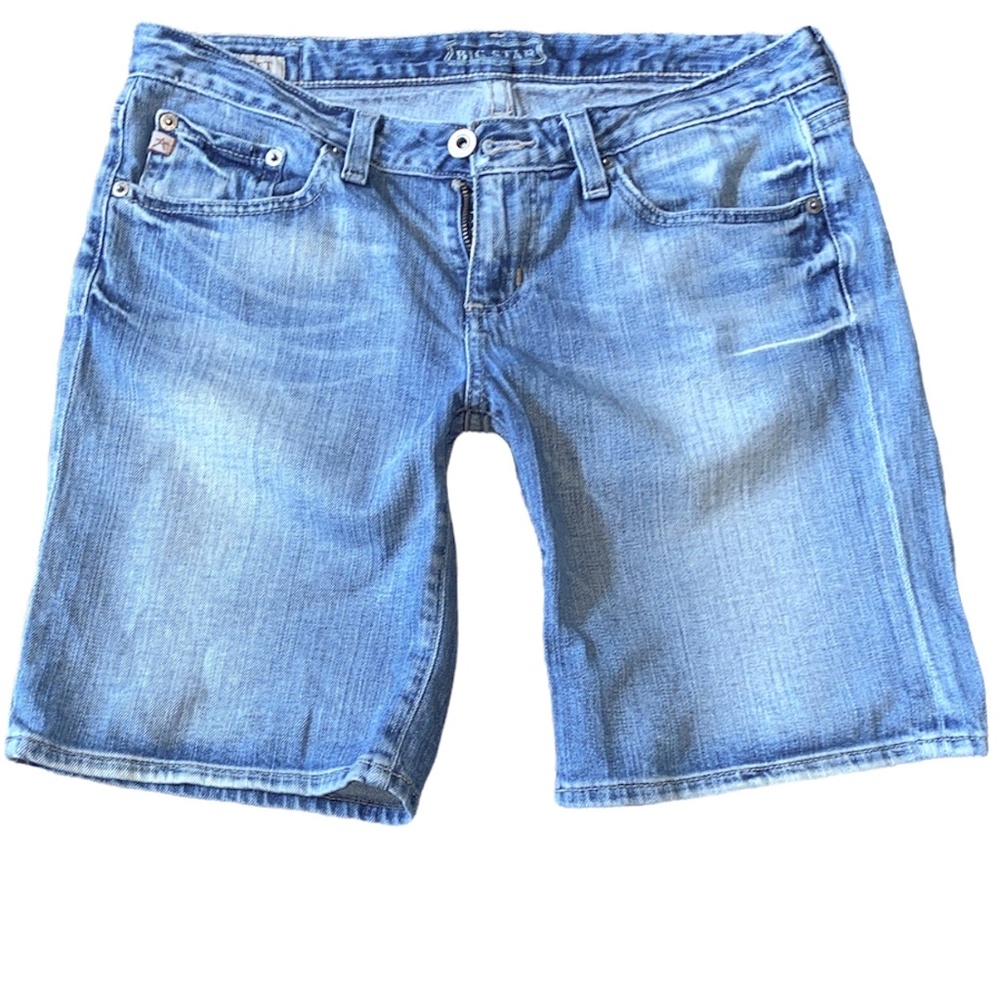 Big Star Sweet Light Wash Distressed Jean Bermuda Shorts Size 28 Actual 31"